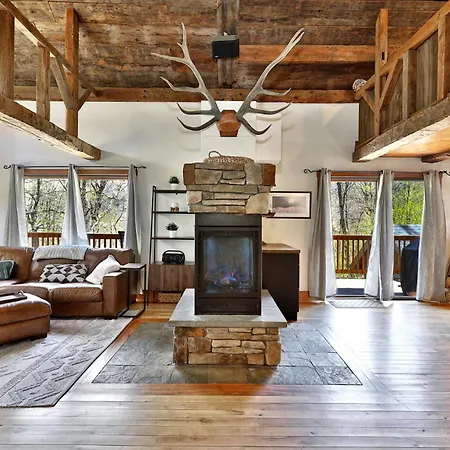Wobbly Cabin - 2 Bedroom - Charming Ski Home - Fireplace - Wifi - Close To Resort